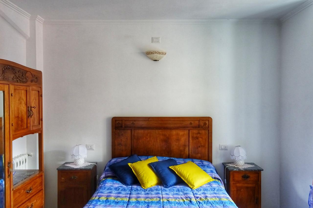 Bed And Breakfast Le Quattro Stagioni Neirone Exteriör bild